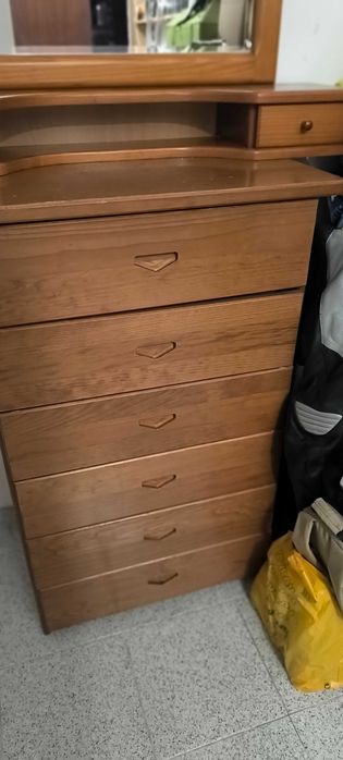 Espelho com 2 gavetas e cómoda