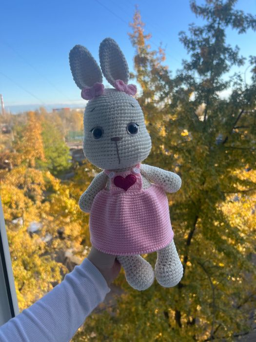 Зайчик вʼязаний крючком