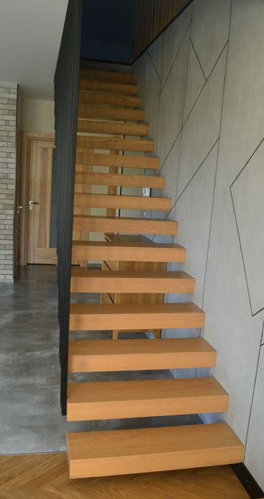 Schody drewniane dywanowe schody drewniane półkowe