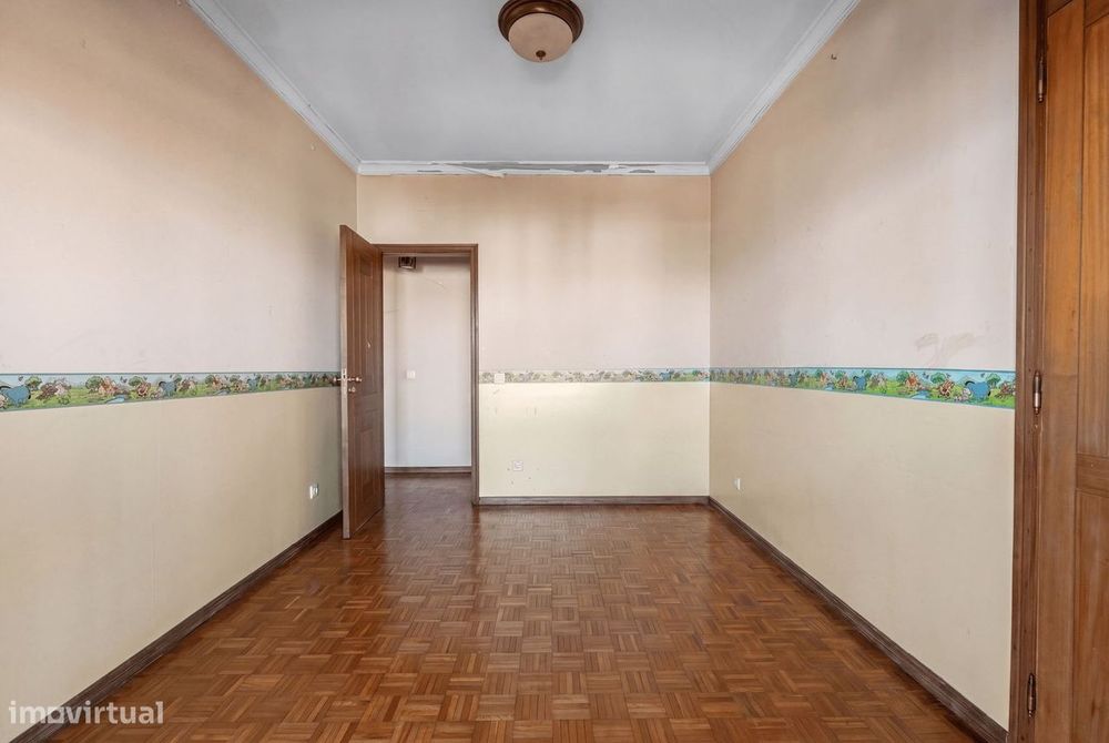 Apartamento T5 com estacionamento, Quinta das Palmeiras, Oeiras