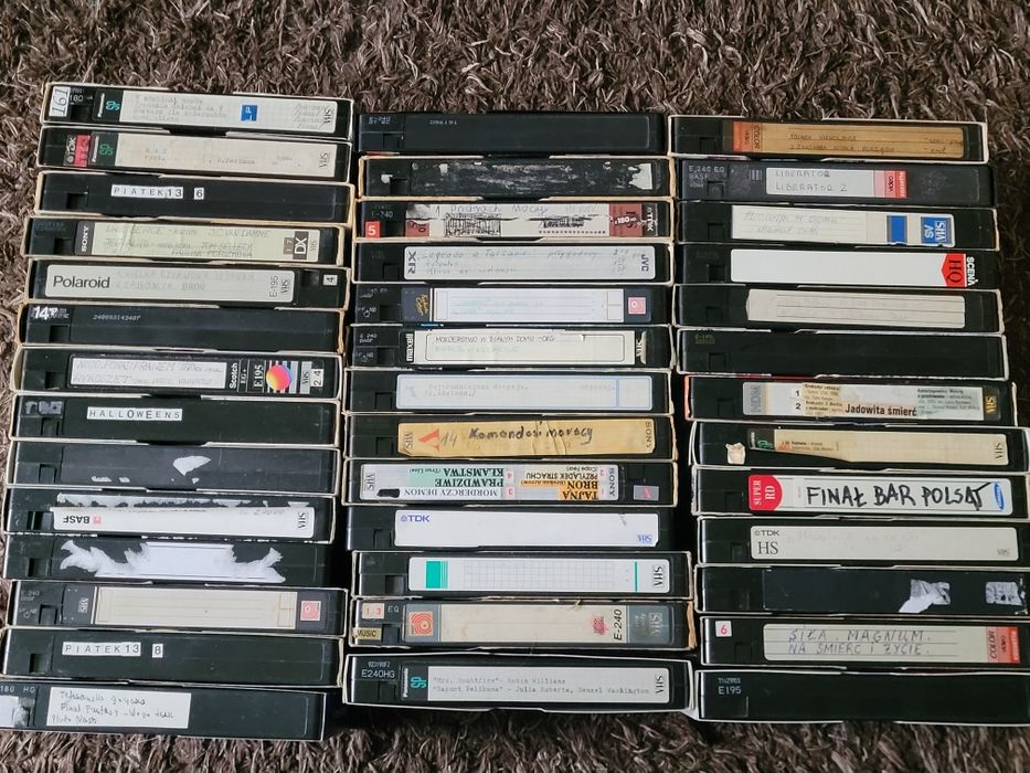 40 kaset VHS z filmami