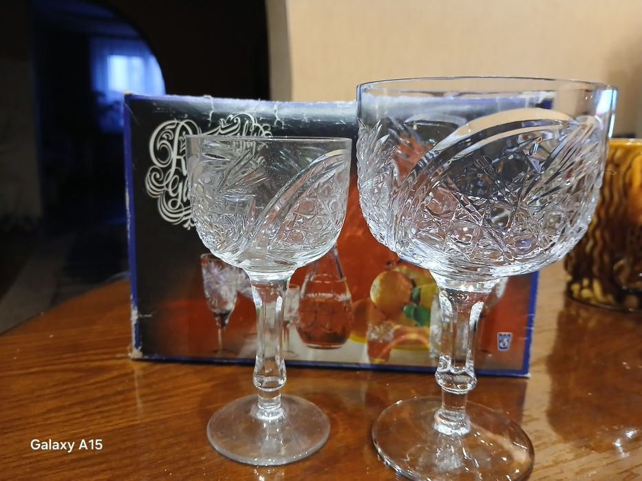Вінтажні кришталеві келихи виробництва Романівського склозаводу .