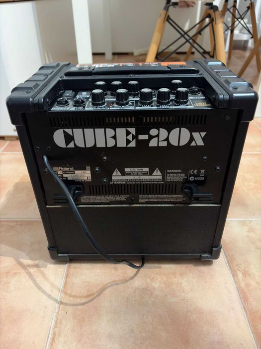Amplificador de Guitarra Roland Cube 20X