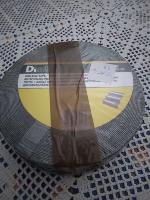 Non-slip tape461567356641617920