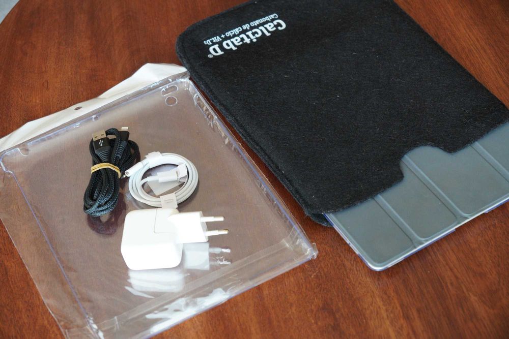 [COMO NOVO] iPad 4a Geração 32GB Wi-fi + Smart Cover + acessórios