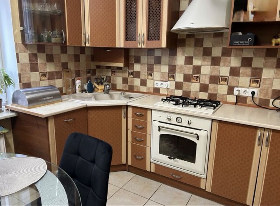 Продам просторий будинок 240 м² + баня з басейном + гараж | 6,7 сотки | Торг