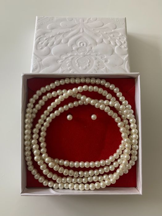 Nowy komplet - sztuczne perły (długo naszyjnik i kolczyki (wkrętki)