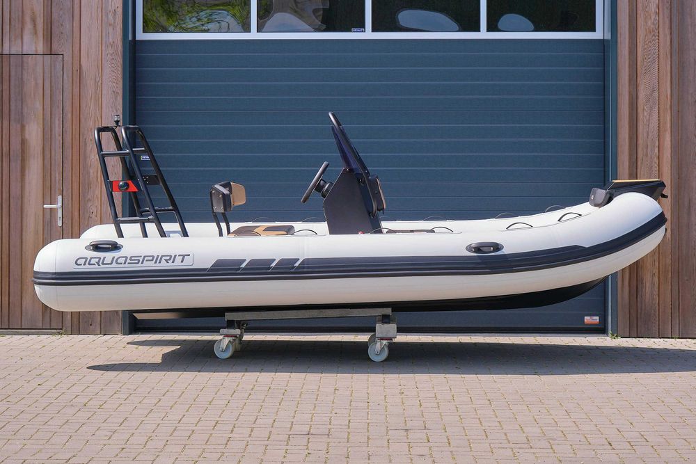 Rib Aluminium AquaSpirit S450 WHITE and BLACK