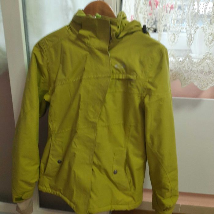 Лижна куртка жіноча.