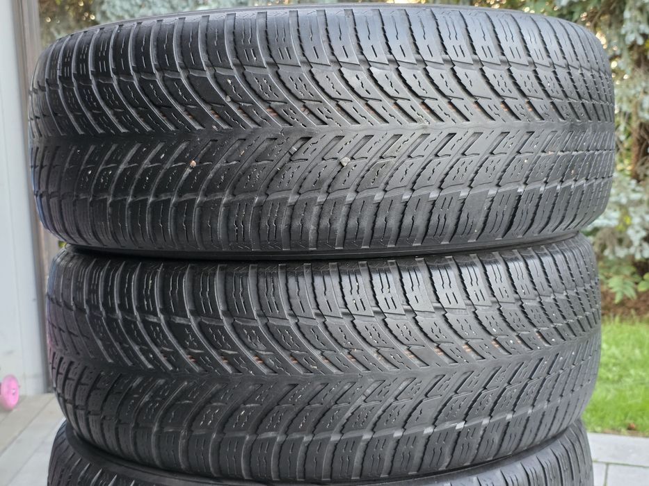 Всесезонні шини Nokian 235/60 18