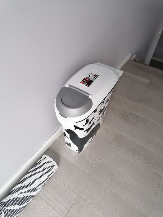 Pojemnik na sucha karmę 10 kg