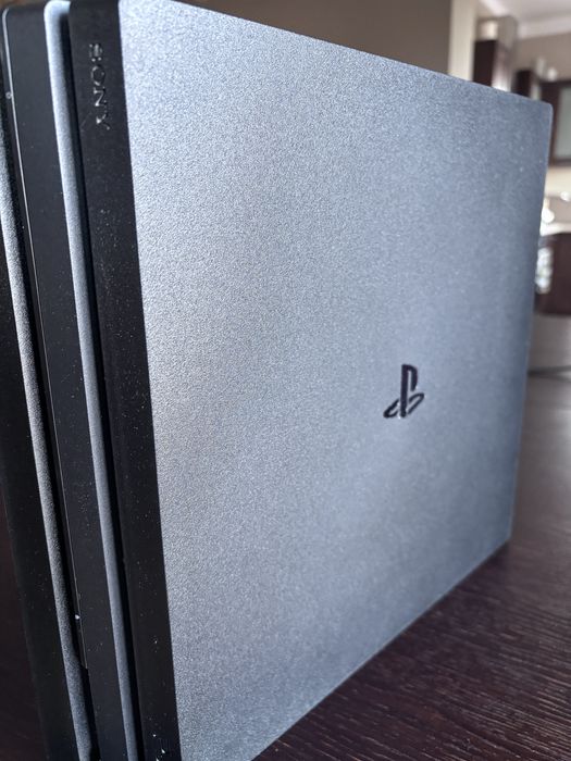 PS4 PRO  1TB, 2 pady, kamera, ładowarka, 6 gier - 999