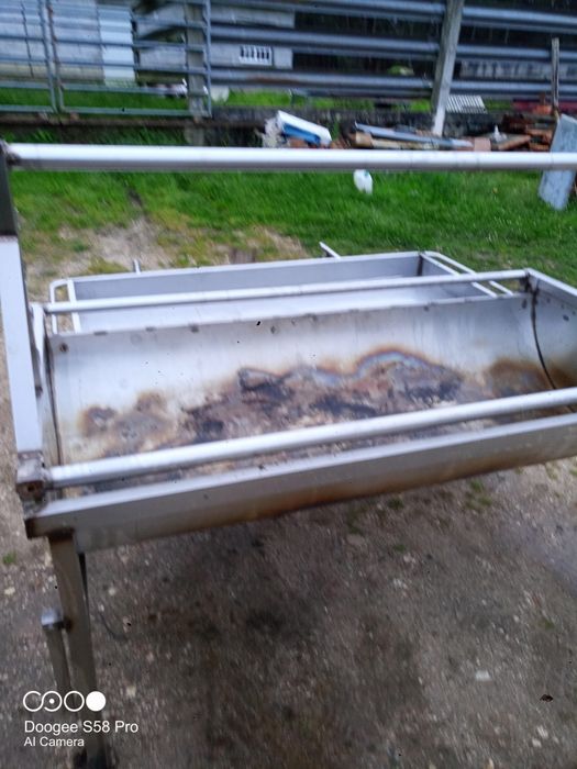 Assador porco no espeto