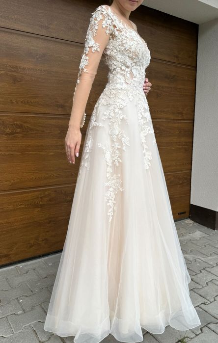 Продаю весільну сукню