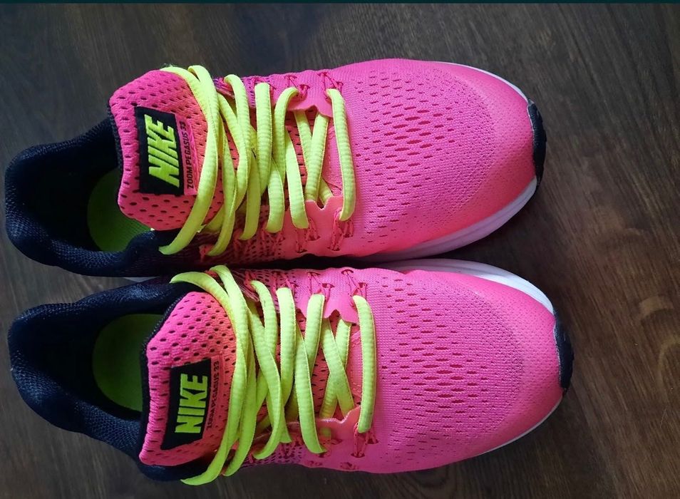 Фірмові кросівки 36 розмір Nike