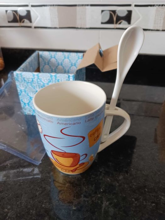 Caneca nova com caixa . Chá ou café