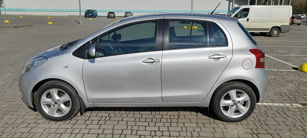 Тойота Ярис 2006г на автомате от первого владельца