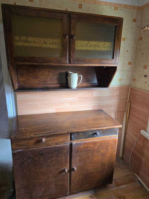 Unikalny kredens z duszą z początku XX wieku – oryginalne rzemiosło, retro szkło, idealny do renowacji!
