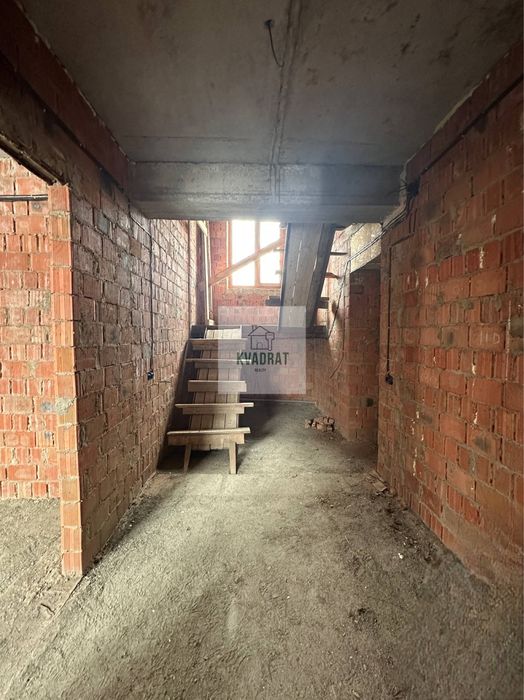 Продам добротний двоповерховий будинок у районі Смірнова