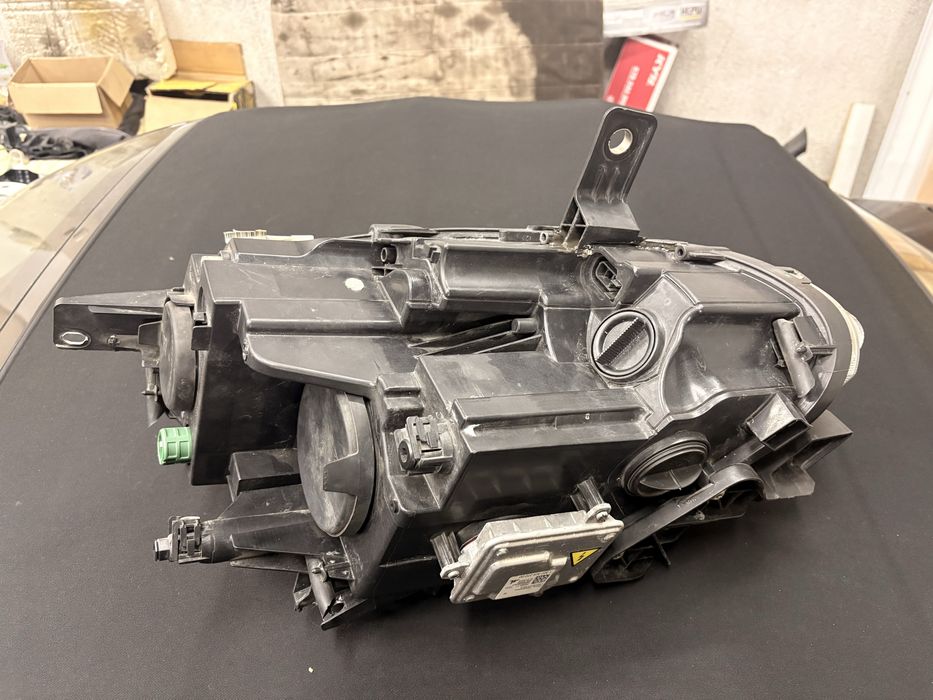 Lampa lewa Alfa Romeo Giulietta ciemna xenon ksenon europa
