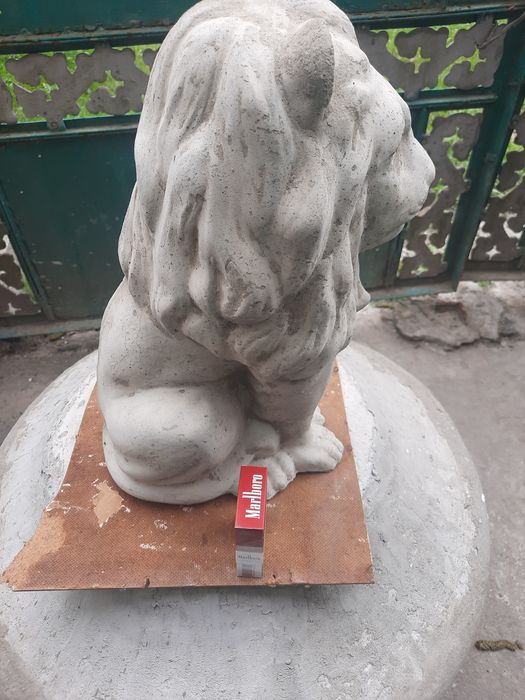 Гипсовые львы не дорого.