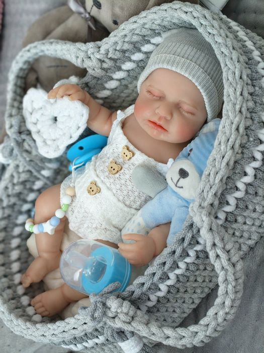 Lalka w typie reborn silikonowa chłopiec z wyprawką miękka