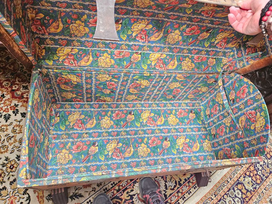 Cómoda / Bau antiquíssimo, Ideal para decoração - Bom estado geral