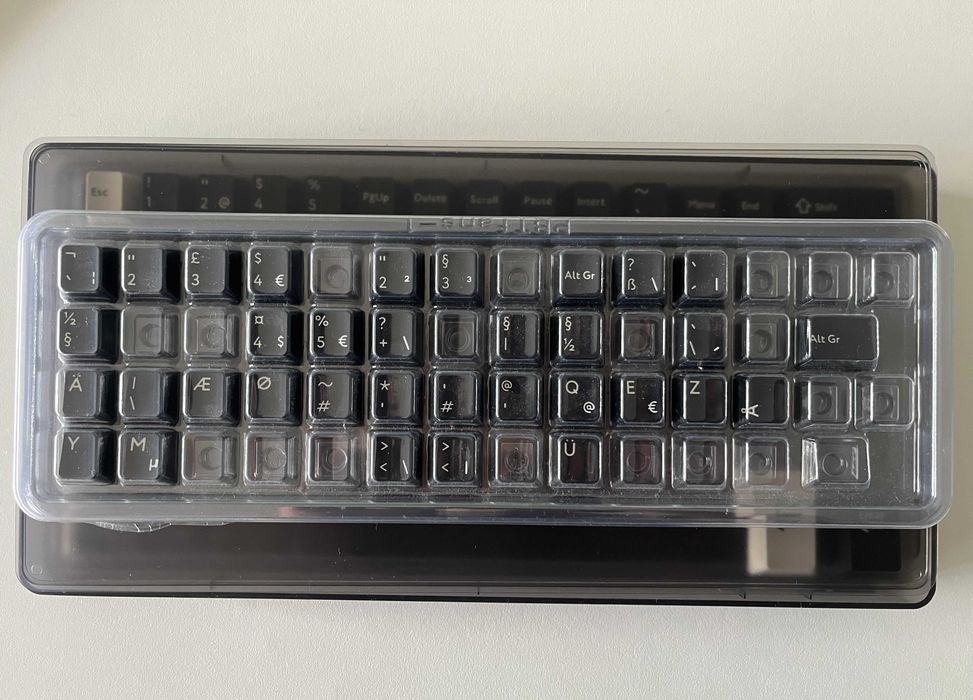 Keycaps PBTfans WOB (White on Black) + International Kit