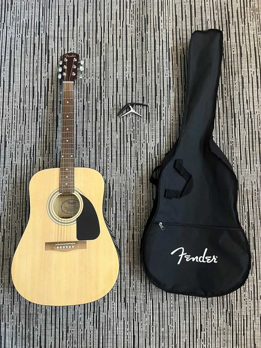 Fender FA-115 Dreadnought + Saco + Capo
