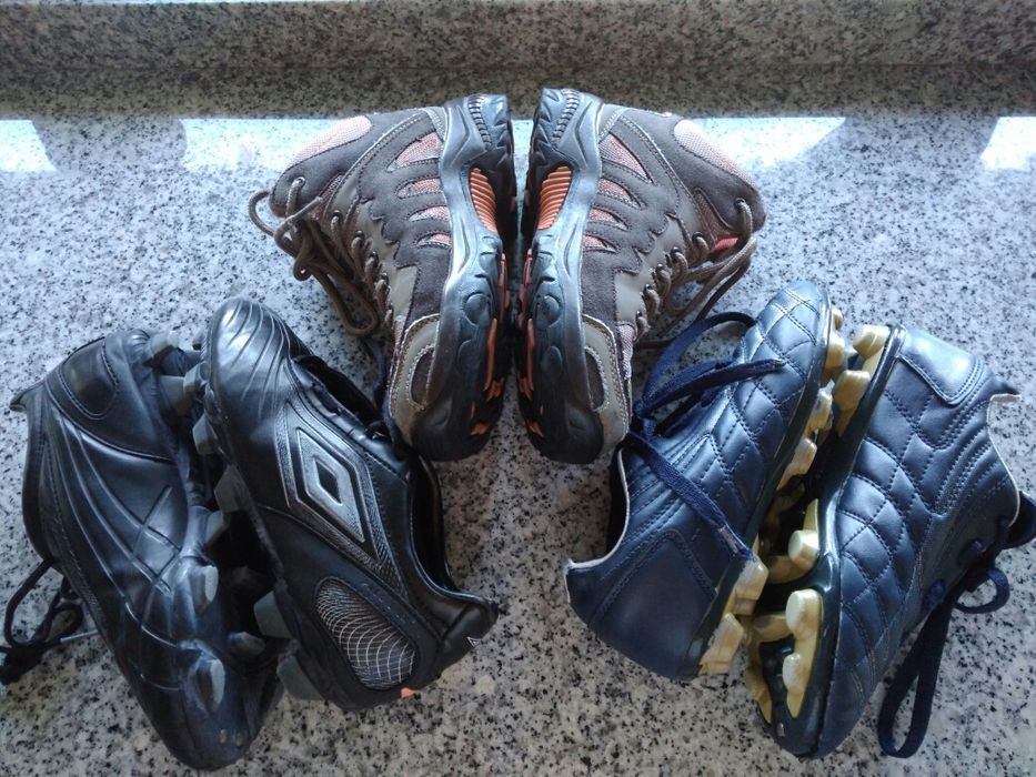 Chuteiras e botas tamanho 34