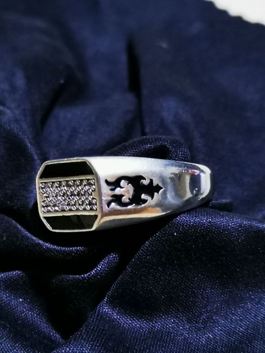 Брутальное мужское кольцо. Серебро 925 пробы, чёрная эмаль, фианиты.