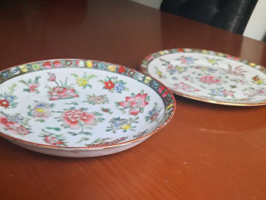 Vendo par de pratos em porcelana asiatica muito antigos