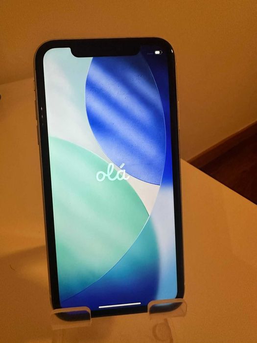 iPhone 11 128GB, em ótimo estado e pronto a usar