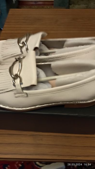 Продам туфлі лофери.