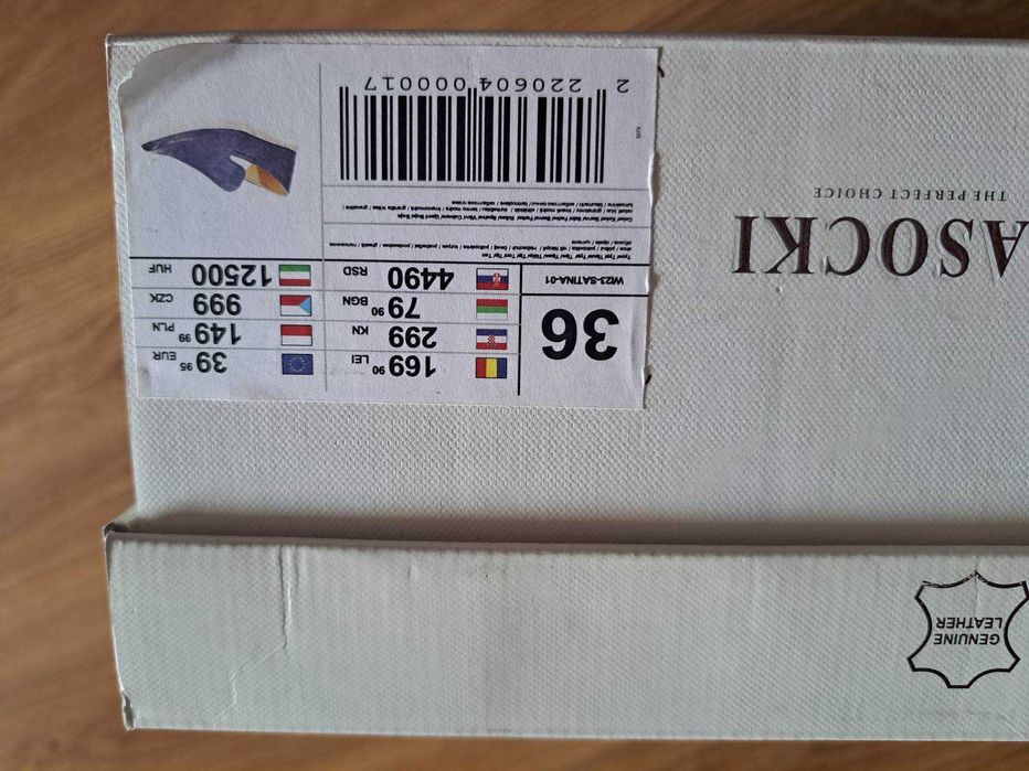 Buty granatowe skórzane wciągane firmy LASOCKI damskie rozmiar 36 NOWE