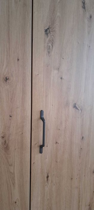 Szafa 3 drzwiowa w naturalnej okleinie dębowej.