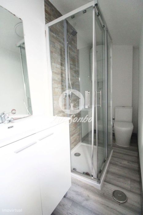 Apartamento T2, situado em Arcozelo, a 4km da Praia