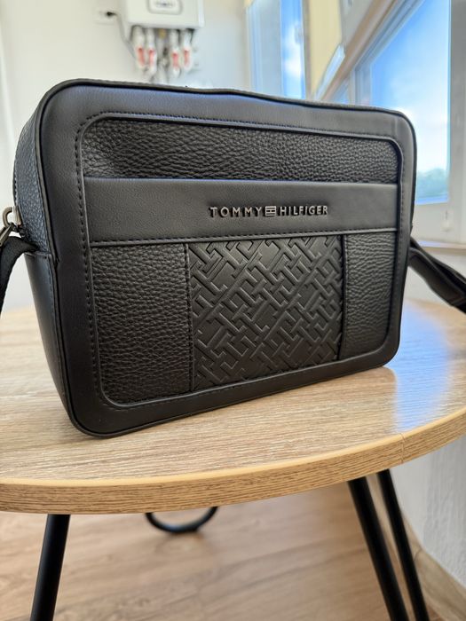 Сумка Tommy Hilfiger Central Monogram Black