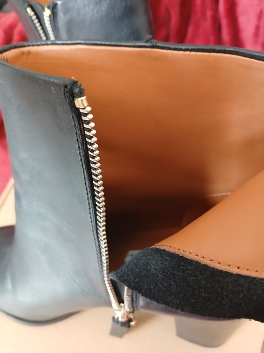 Ботінки  бренду VIVAIA