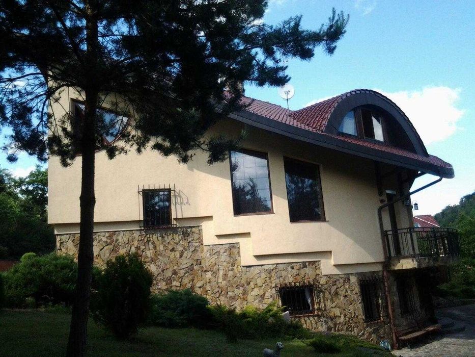 Продаж будинку, Брюховичі