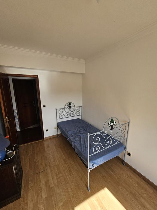 Não é para casais Mobilado no Laranjeiro (Almada) – 400€ com Despesas Incluídas