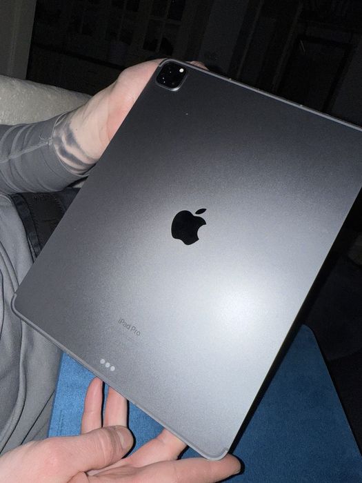 Sprzedam Apple iPad Pro 12.9” (6 gen) w wersji 128 GB WiFi + Cellular