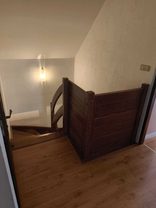 schody drewniane samonośne