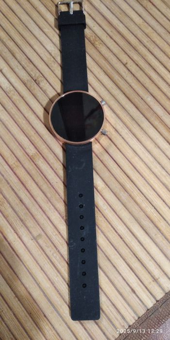 Часы электронные, время, дата, год.