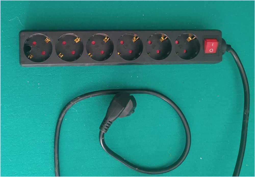 Régua Eléctrica – 6 Tomadas, Cabo de 1,30m + Botão de Segurança!