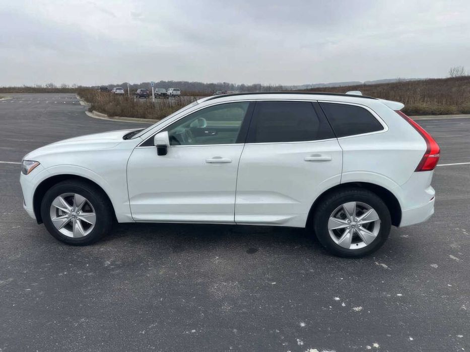 Volvo XC60 B5 Momentum      2022