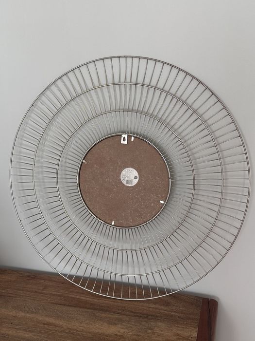 Espelho redondo com moldura metal dourado