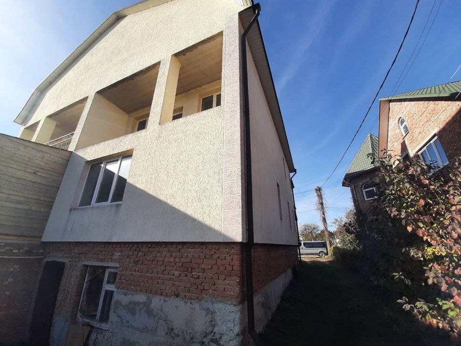 Продається частина новозбудованого 2-поверхового будинку. Чортків