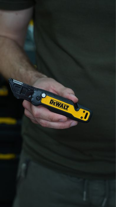 Ніж DeWALT з нержавійки, складаний, зі змінними лезами