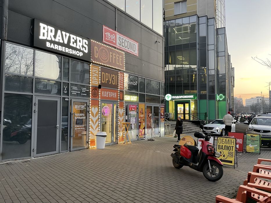 Терміново! КАВ'ЯРНЯ - 4 роки, фасадний вхід